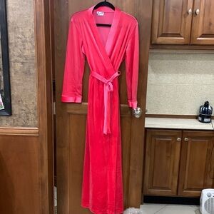 Paulette vibrant salmon pink robe size small